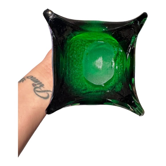 Red Amaryllis 5 Petal Murano Style Glass Cased 14.5” Vase - Picture 7 of 9